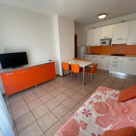 Roberta Con Piscina - Agenzia Cocal 아파트 *