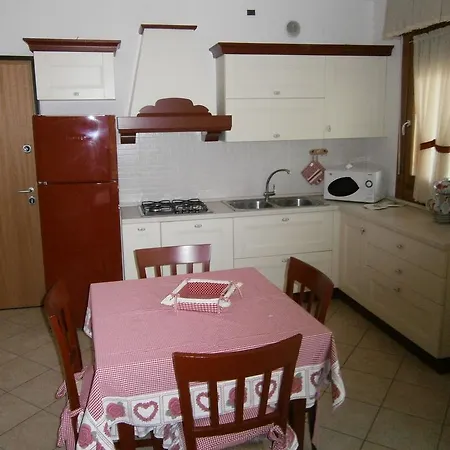 Roberta Con Piscina - Agenzia Cocal 카오를레