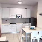 Roberta Con Piscina - Agenzia Cocal Apartamento