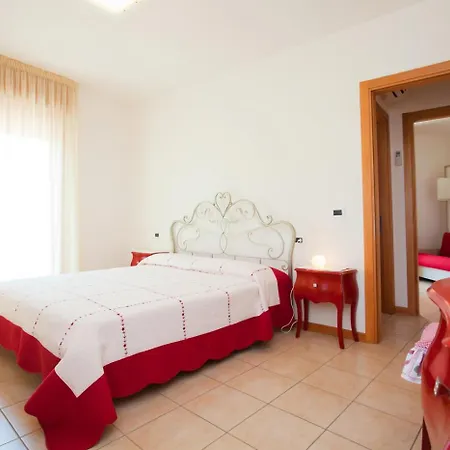 Roberta Con Piscina - Agenzia Cocal