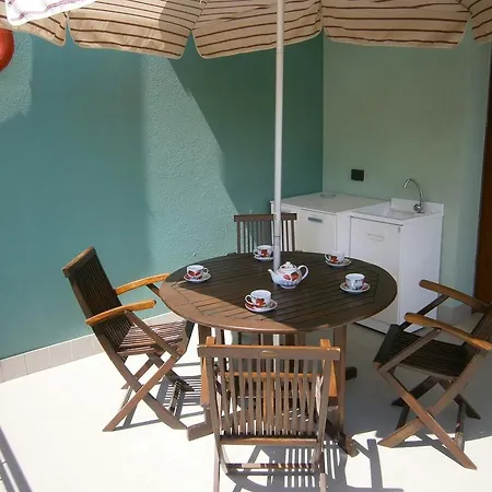 Roberta Con Piscina - Agenzia Cocal アパート